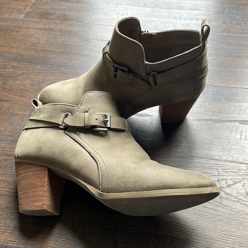 REPORT womens tan/olive ankle booties size 8 side zipper